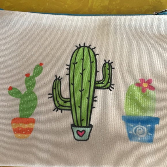 🌵❤️Cactus cosmetic bags 🌵❤️ - Picture 2 of 5